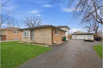 7705 W 80th Place, Bridgeview, IL 60455 - Photo 1