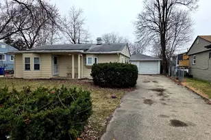 28 Hickory Dr, Carpentersville, IL 60110 - Photo 1