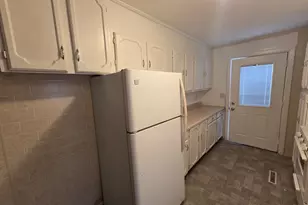 28 Hickory Dr, Carpentersville, IL 60110 - Photo 3