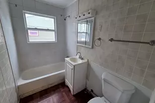 28 Hickory Dr, Carpentersville, IL 60110 - Photo 7