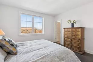 2341 W Roscoe St, Chicago, IL 60618 - Photo 27