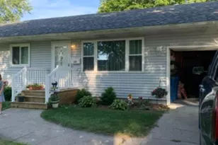 318 N Jackson Ave, Bradley, IL 60915 - Photo 1