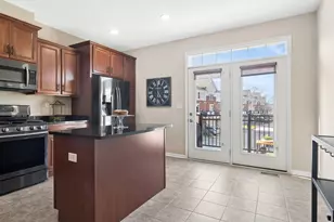 2238 S Crambourne Way, Arlington Heights, IL 60005 - Photo 9