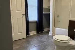 1105 1/2 N Clinton Blvd, Bloomington, IL 61701 - Photo 5