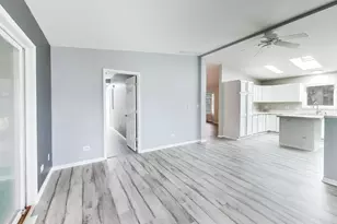 910 Shetland Ct, Grayslake, IL 60030 - Photo 13