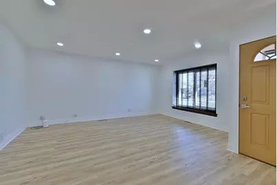 340 Somerset Drive, Streamwood, IL 60107 - Photo 3