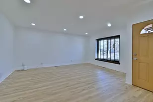 340 Somerset Dr, Streamwood, IL 60107 - Photo 3