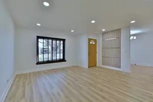 340 Somerset Dr, Streamwood, IL 60107 - Photo 5