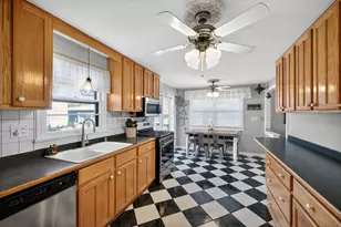 407 Butterfield Rd, North Aurora, IL 60542 - Photo 11