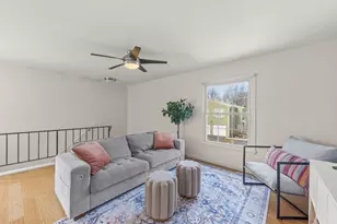 1230 Bunker Hill Ct, Wheaton, IL 60189 - Photo 3