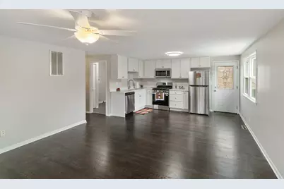 1529 Leslie Avenue, Round Lake Beach, IL 60073 - Photo 5