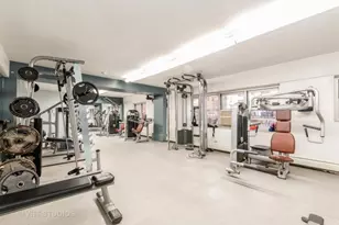 4950 N Marine Dr, Chicago, IL 60640 - Photo 13