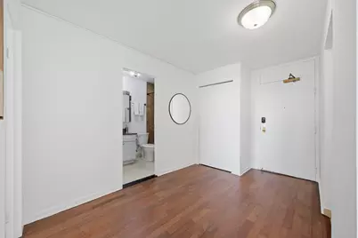 525 W Hawthorne Place #2707, Chicago, IL 60657 - Photo 5