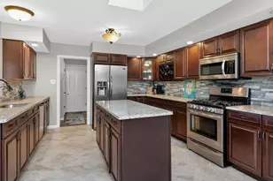 686 Golf Club Ln, Frankfort, IL 60423 - Photo 7