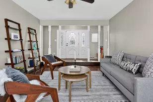 686 Golf Club Ln, Frankfort, IL 60423 - Photo 5