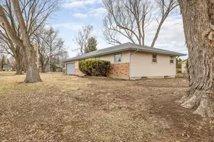 8420 Bobolink Dr, Machesney Park, IL 61115 - Photo 7