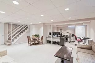 913 Warwick Ln, Libertyville, IL 60048 - Photo 23