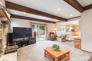 913 Warwick Ln, Libertyville, IL 60048 - Photo 13