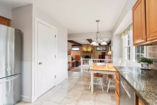 913 Warwick Ln, Libertyville, IL 60048 - Photo 11