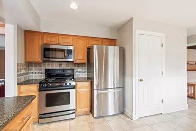 913 Warwick Lane, Libertyville, IL 60048 - Photo 9