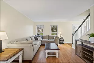 1060 Selma Ln, Naperville, IL 60540 - Photo 5