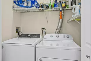 1060 Selma Ln, Naperville, IL 60540 - Photo 15