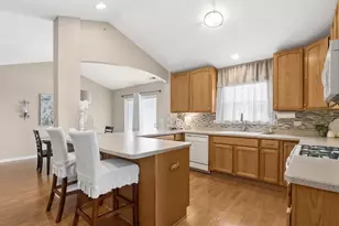 2727 Acorn Ct, West Dundee, IL 60118 - Photo 7