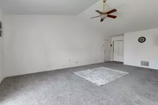 204 Dublin Ln, Schaumburg, IL 60194 - Photo 5