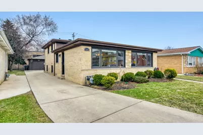 7065 N Hamlin Avenue, Lincolnwood, IL 60712 - Photo 1