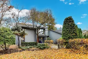 11515 Burr Oak Ln, Burr Ridge, IL 60527 - Photo 3