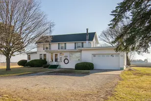 190 N 20th Rd, Peru, IL 61354 - Photo 1