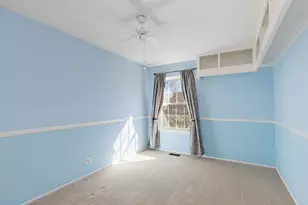 147 Stirling Ln, Schaumburg, IL 60194 - Photo 23