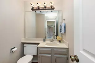 147 Stirling Ln, Schaumburg, IL 60194 - Photo 17