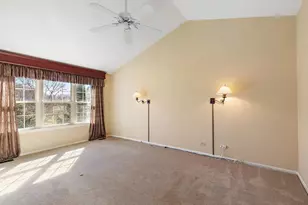 147 Stirling Ln, Schaumburg, IL 60194 - Photo 19