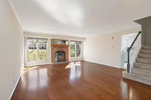 147 Stirling Ln, Schaumburg, IL 60194 - Photo 5