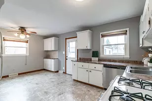 325 N Emerald Ave, Mundelein, IL 60060 - Photo 9