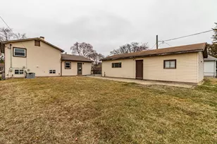 325 N Emerald Ave, Mundelein, IL 60060 - Photo 21