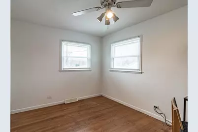 325 N Emerald Avenue, Mundelein, IL 60060 - Photo 11