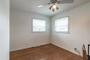 325 N Emerald Ave, Mundelein, IL 60060 - Photo 11