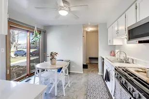 181 W Fabish Dr, Buffalo Grove, IL 60089 - Photo 7