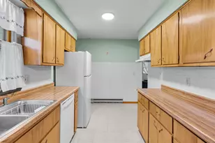 215 N State St, Genoa, IL 60135 - Photo 11