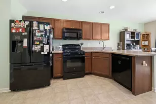 748 Florence St, Hampshire, IL 60140 - Photo 7