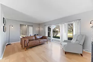 31 Mulberry E Rd, Deerfield, IL 60015 - Photo 3