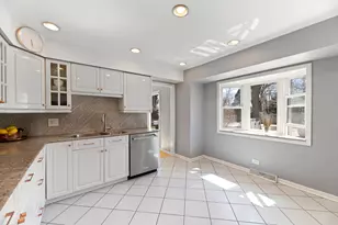 31 Mulberry E Rd, Deerfield, IL 60015 - Photo 9