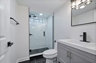 7241 N McVicker Ave, Chicago, IL 60646 - Photo 17