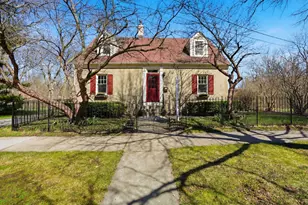 218 N 4th Ave, Saint Charles, IL 60174 - Photo 1