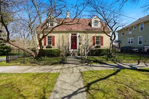 218 N 4th Ave, Saint Charles, IL 60174 - Photo 1