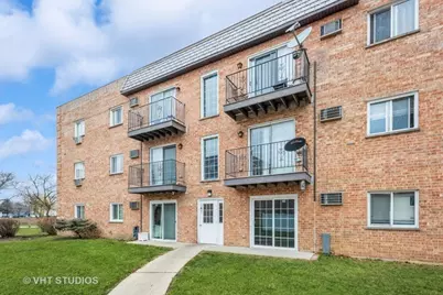 147 W Elk Trail #345, Carol Stream, IL 60188 - Photo 1