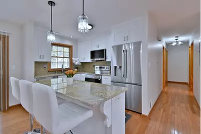 714 N Lakeside Drive, Vernon Hills, IL 60061 - Photo 17