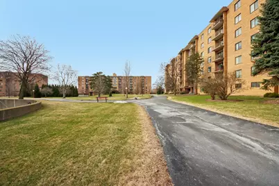 1727 W Crystal Lane #311, Mount Prospect, IL 60056 - Photo 9